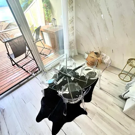 Luxury App For 2 Or 4 Pers Centre View * モントルー