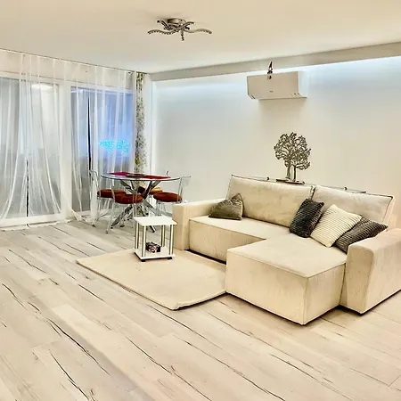 Luxury App For 2 Or 4 Pers Centre View